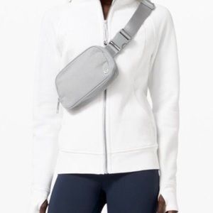 NWT Lululemon Everywhere Belt Bag Silver Drop Extended Strap Size 1L